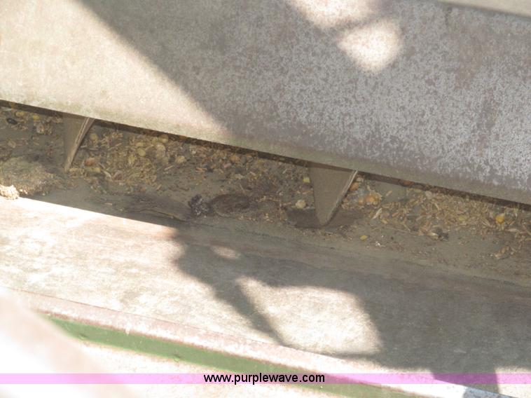 image for item F7065 1989 John Deere 9600 combine