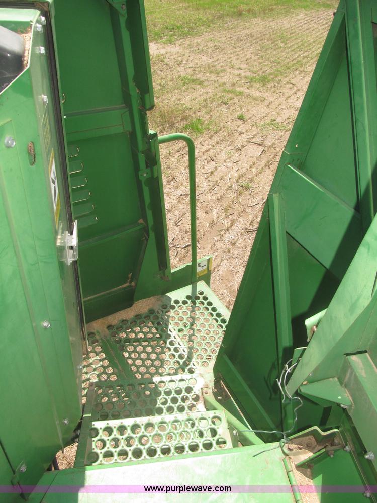 image for item F7065 1989 John Deere 9600 combine