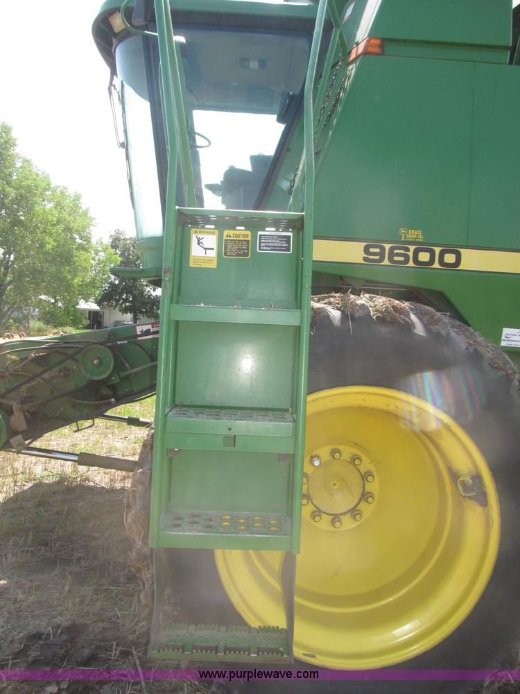 image for item F7065 1989 John Deere 9600 combine