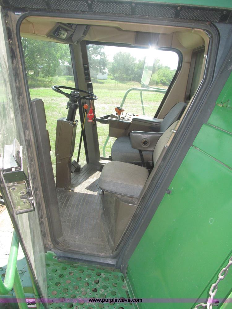 image for item F7065 1989 John Deere 9600 combine
