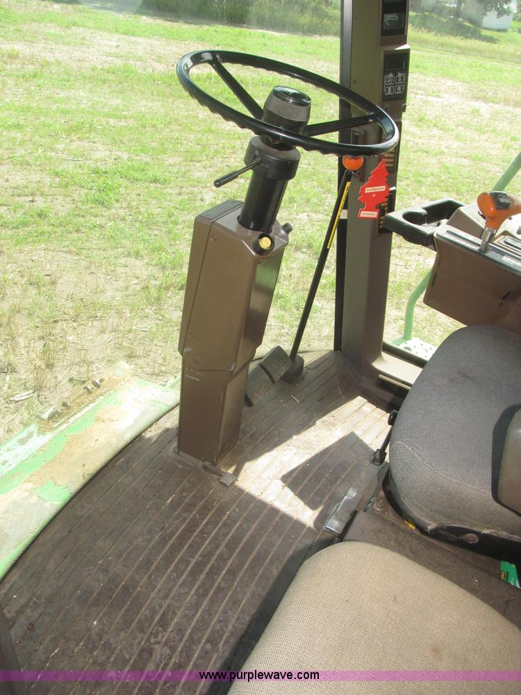 image for item F7065 1989 John Deere 9600 combine