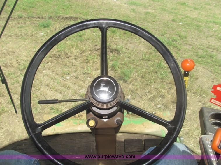 image for item F7065 1989 John Deere 9600 combine