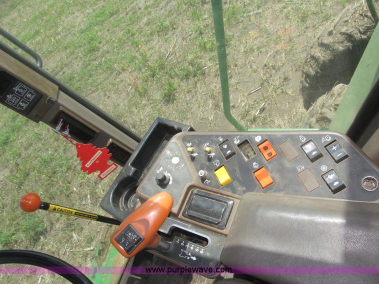 image for item F7065 1989 John Deere 9600 combine