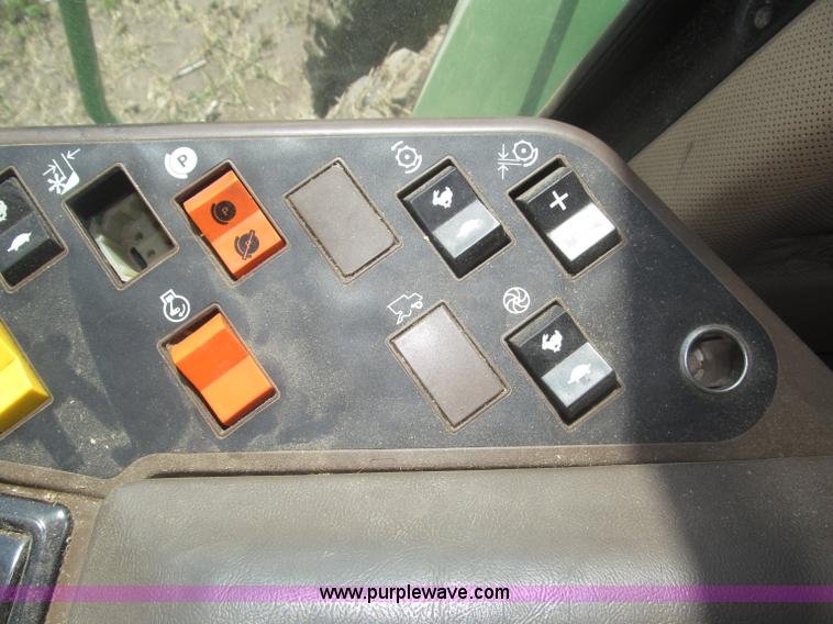 image for item F7065 1989 John Deere 9600 combine
