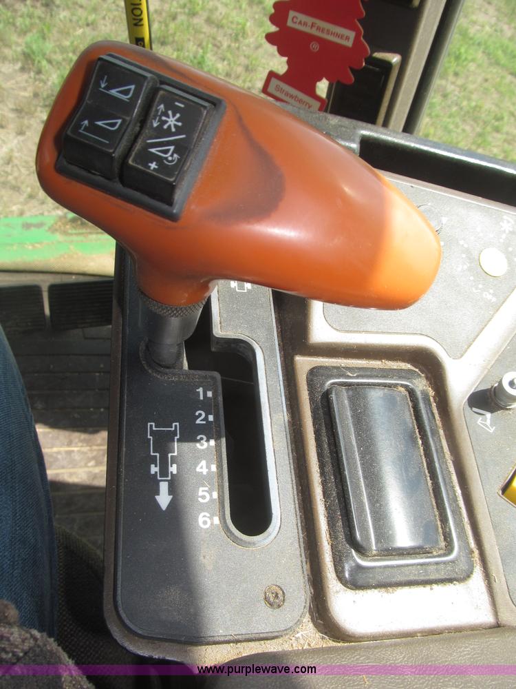 image for item F7065 1989 John Deere 9600 combine