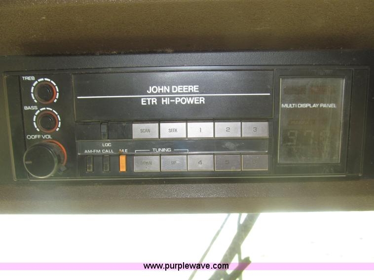 image for item F7065 1989 John Deere 9600 combine