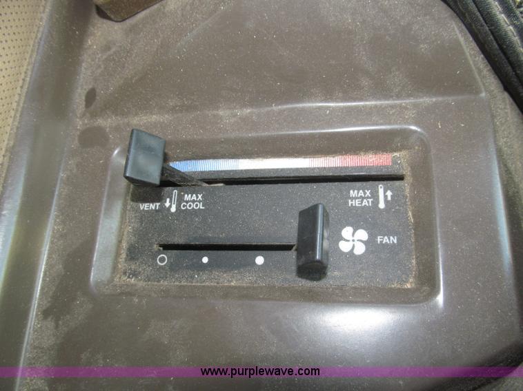 image for item F7065 1989 John Deere 9600 combine