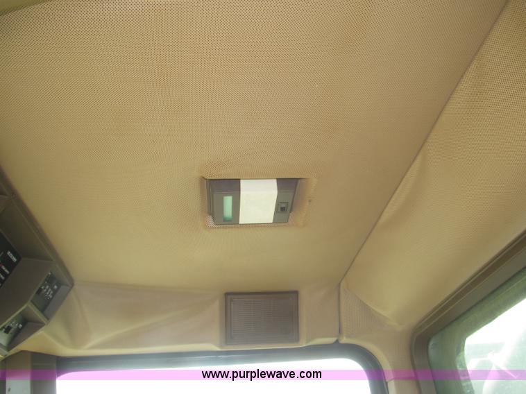 image for item F7065 1989 John Deere 9600 combine