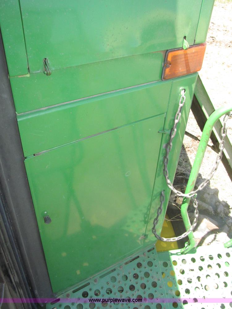 image for item F7065 1989 John Deere 9600 combine