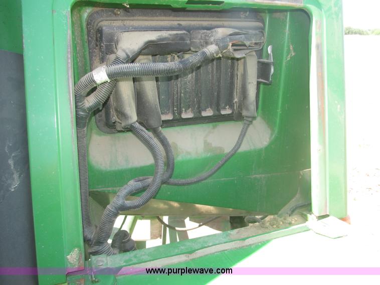 image for item F7065 1989 John Deere 9600 combine