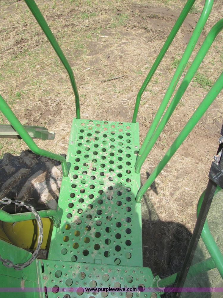 image for item F7065 1989 John Deere 9600 combine