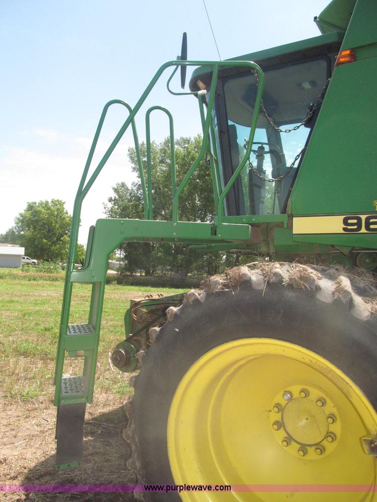 image for item F7065 1989 John Deere 9600 combine