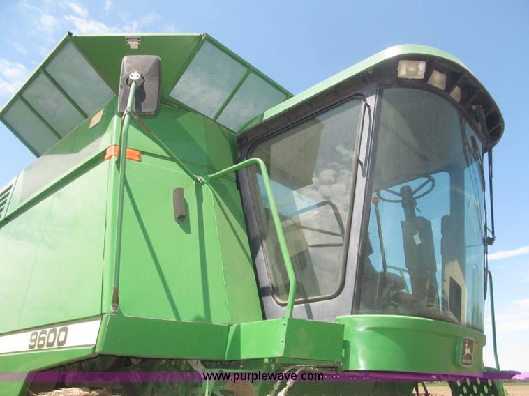 image for item F7065 1989 John Deere 9600 combine