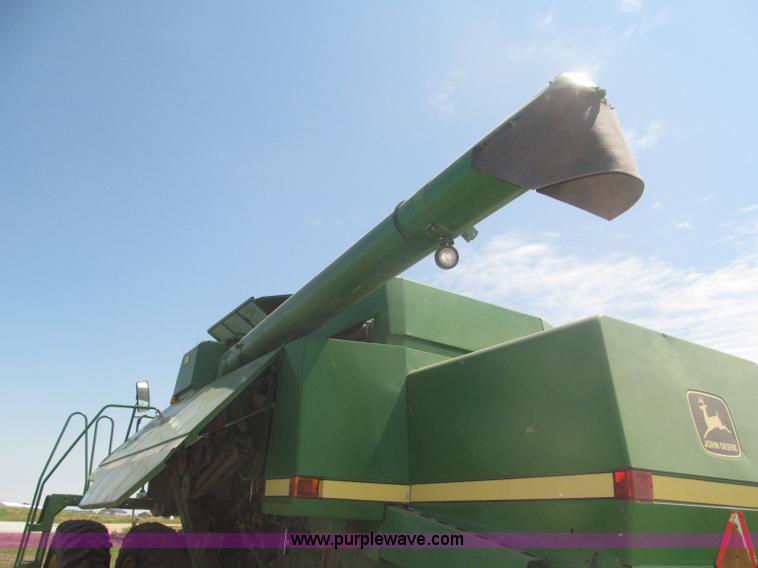 image for item F7065 1989 John Deere 9600 combine