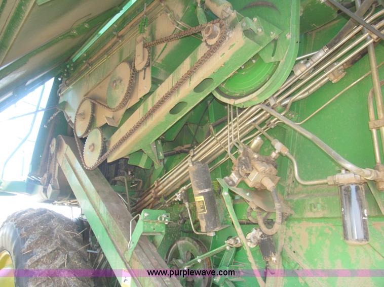 image for item F7065 1989 John Deere 9600 combine