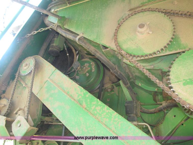 image for item F7065 1989 John Deere 9600 combine