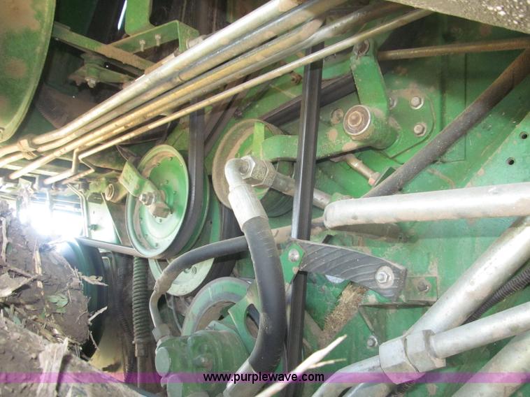 image for item F7065 1989 John Deere 9600 combine