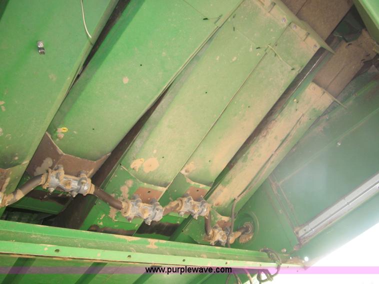 image for item F7065 1989 John Deere 9600 combine