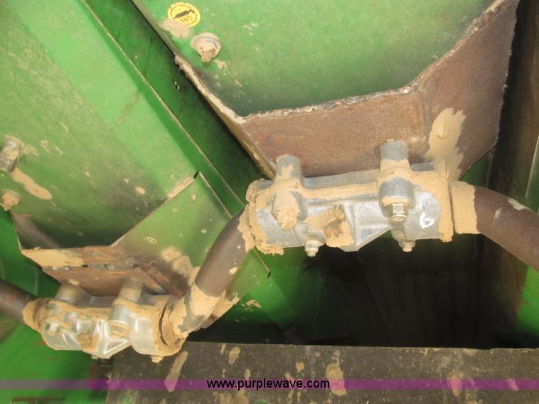 image for item F7065 1989 John Deere 9600 combine