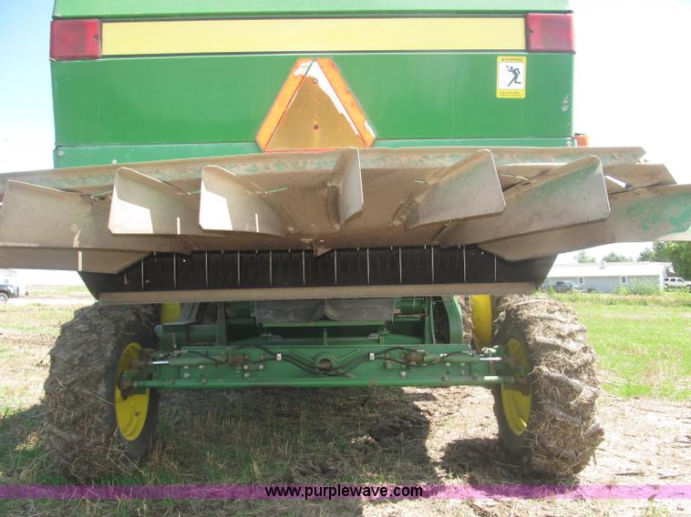 image for item F7065 1989 John Deere 9600 combine