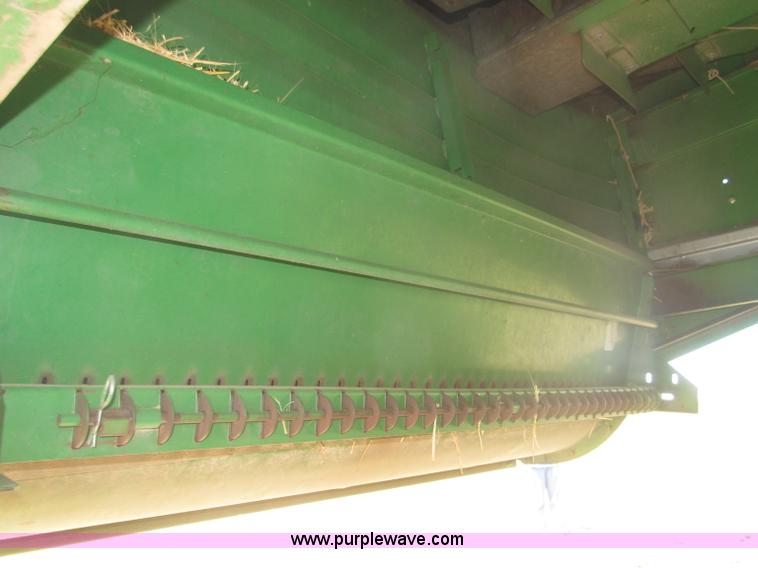 image for item F7065 1989 John Deere 9600 combine
