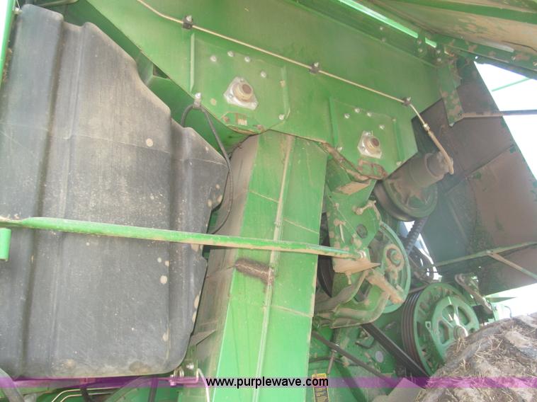image for item F7065 1989 John Deere 9600 combine