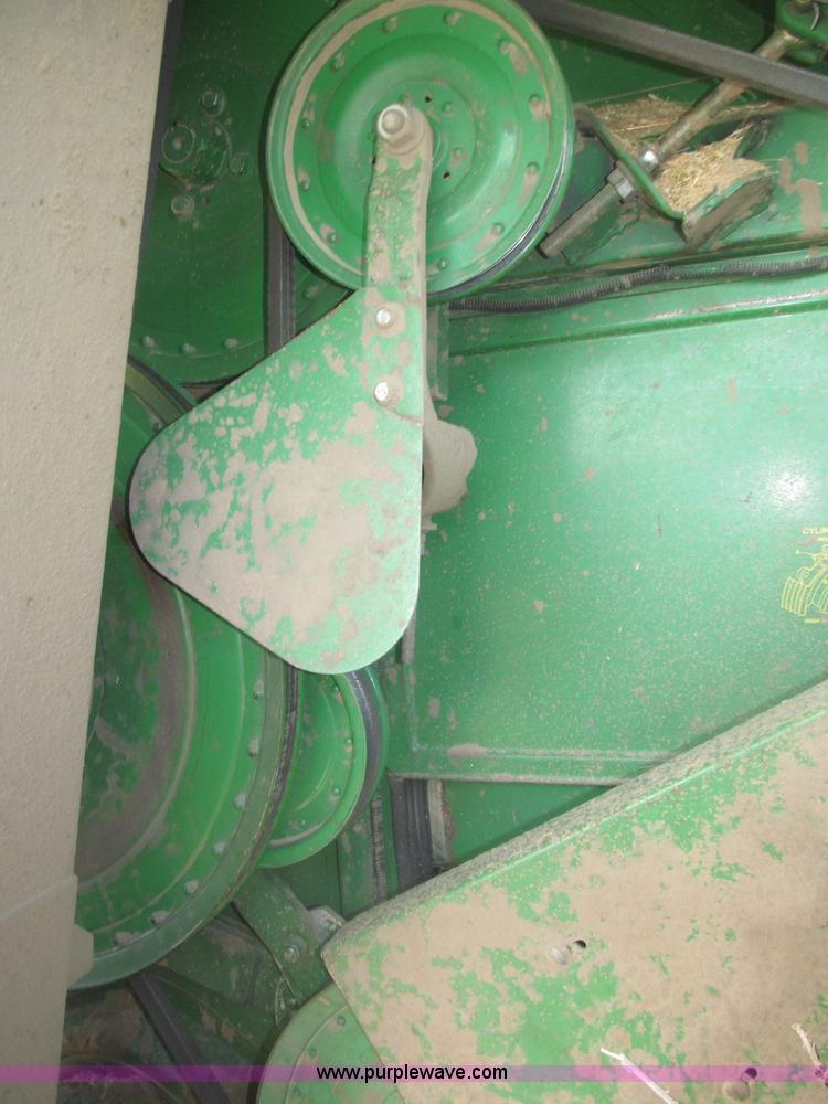 image for item F7065 1989 John Deere 9600 combine