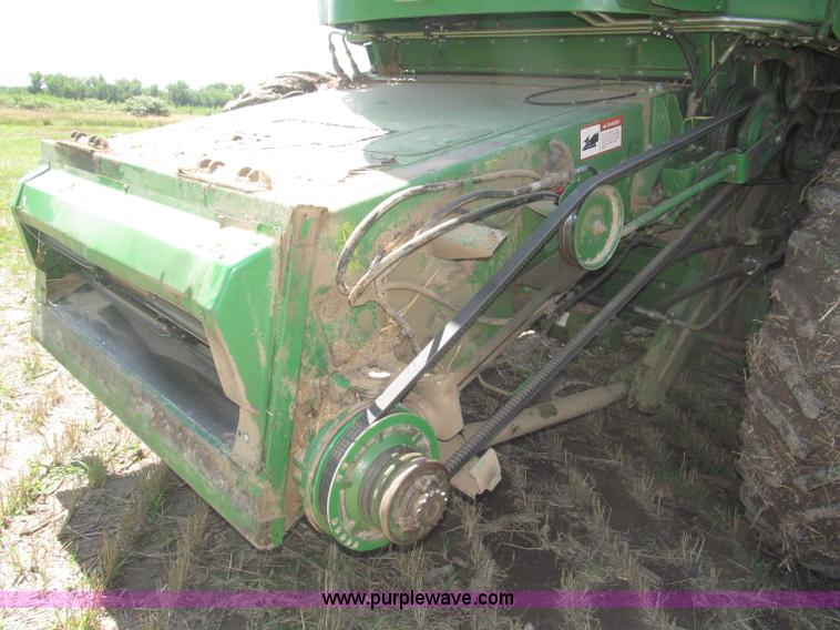 image for item F7065 1989 John Deere 9600 combine