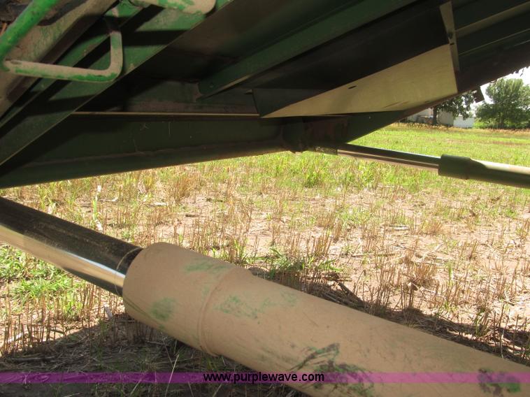 image for item F7065 1989 John Deere 9600 combine