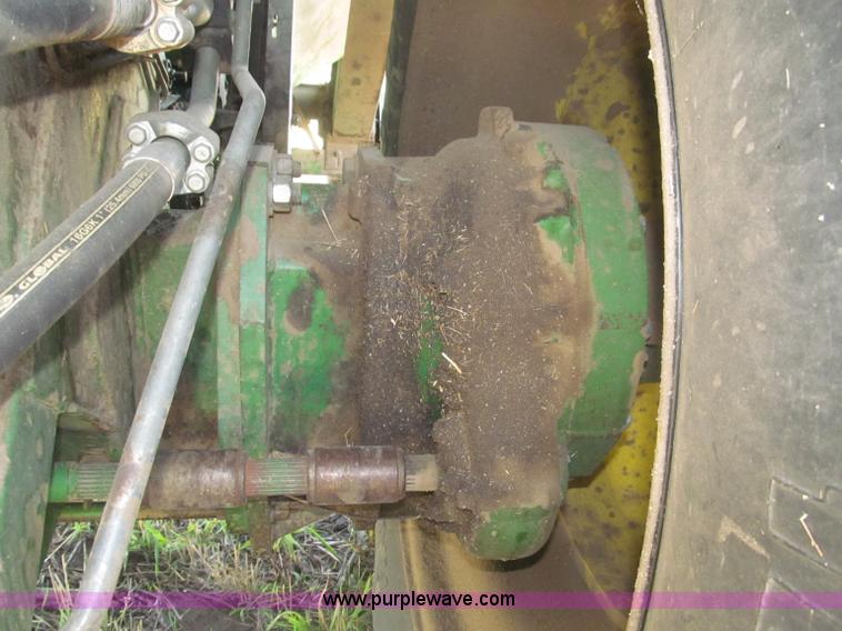 image for item F7065 1989 John Deere 9600 combine