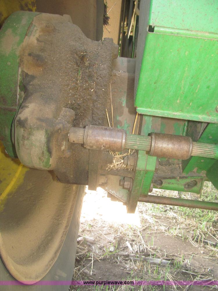 image for item F7065 1989 John Deere 9600 combine