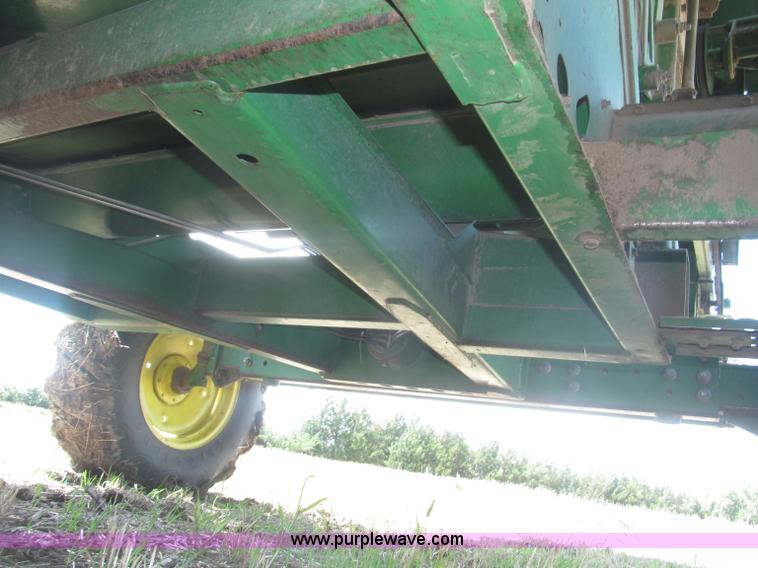 image for item F7065 1989 John Deere 9600 combine