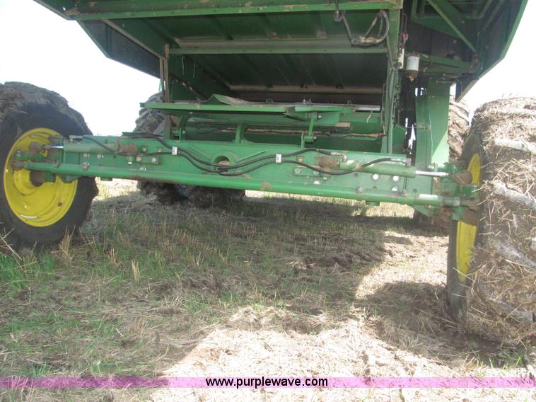 image for item F7065 1989 John Deere 9600 combine