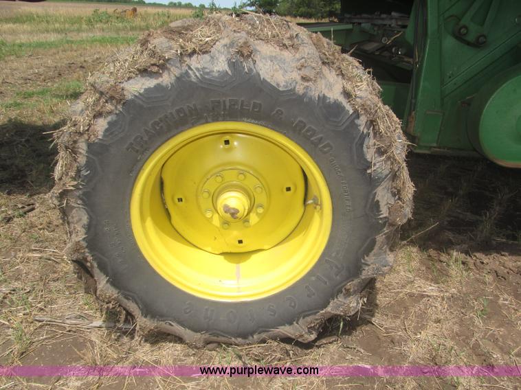 image for item F7065 1989 John Deere 9600 combine