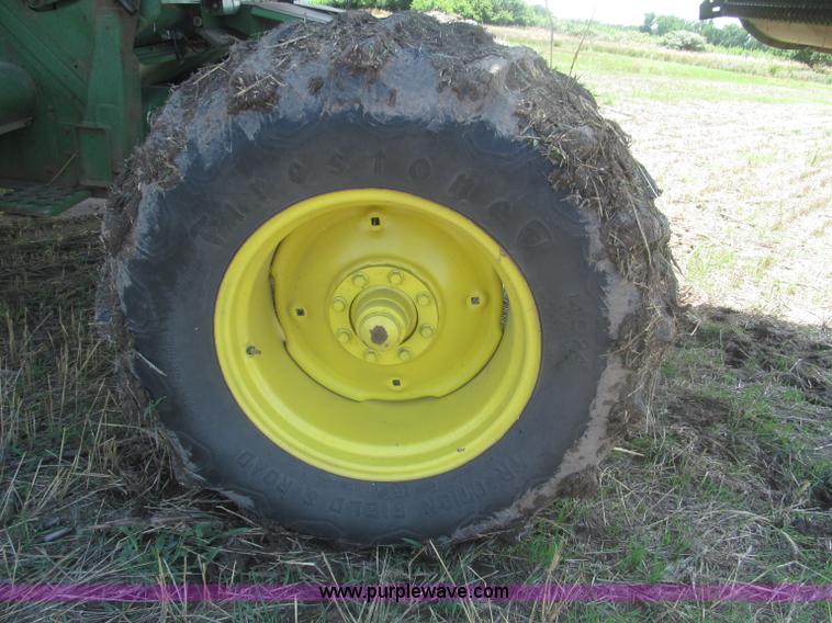image for item F7065 1989 John Deere 9600 combine
