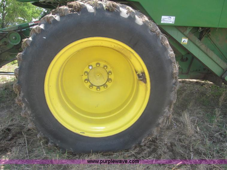 image for item F7065 1989 John Deere 9600 combine