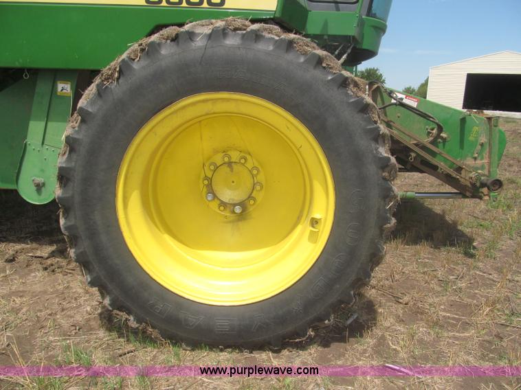 image for item F7065 1989 John Deere 9600 combine