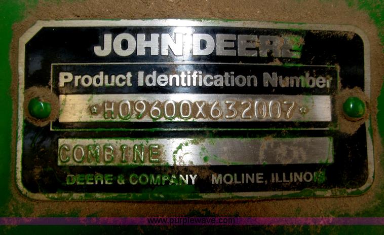 image for item F7065 1989 John Deere 9600 combine