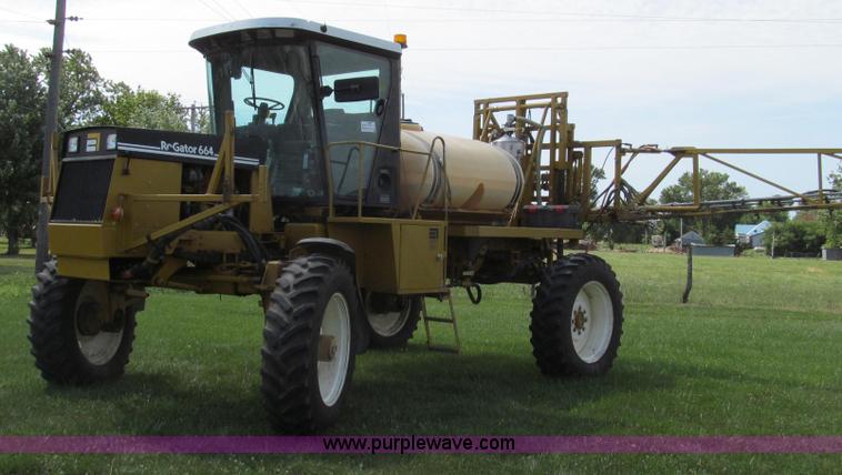 image for item G2050 1994 Ag-Chem RoGator 664 self-propelled sprayer
