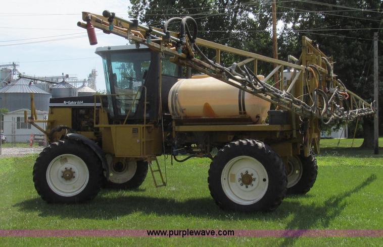 image for item G2050 1994 Ag-Chem RoGator 664 self-propelled sprayer