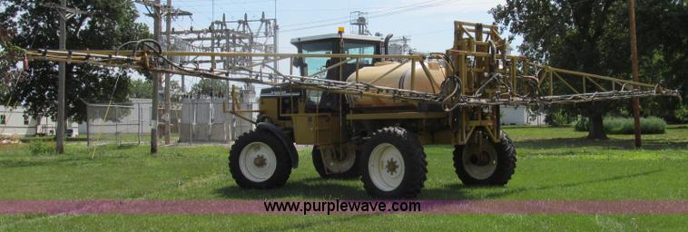image for item G2050 1994 Ag-Chem RoGator 664 self-propelled sprayer
