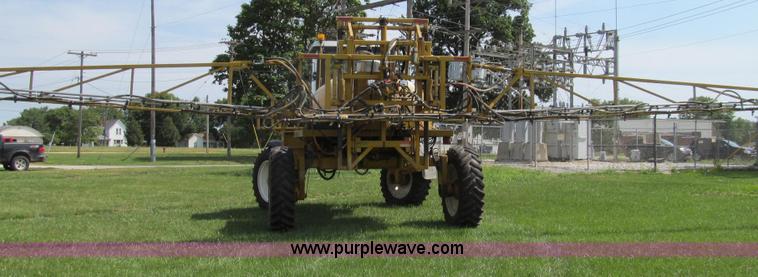 image for item G2050 1994 Ag-Chem RoGator 664 self-propelled sprayer