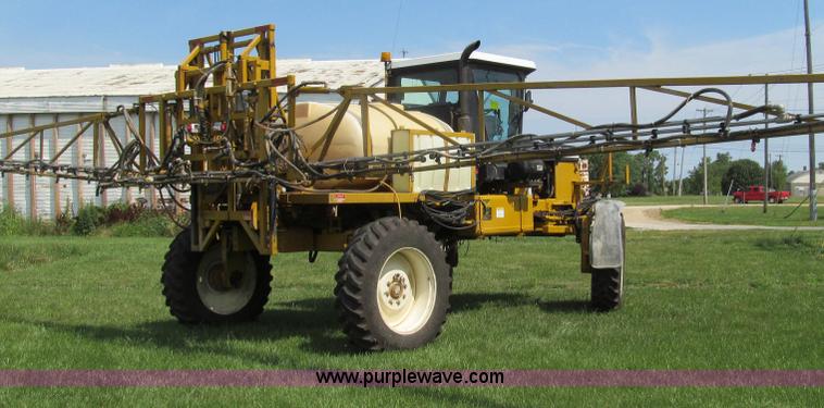 image for item G2050 1994 Ag-Chem RoGator 664 self-propelled sprayer