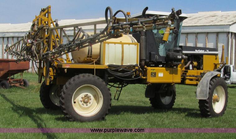 image for item G2050 1994 Ag-Chem RoGator 664 self-propelled sprayer