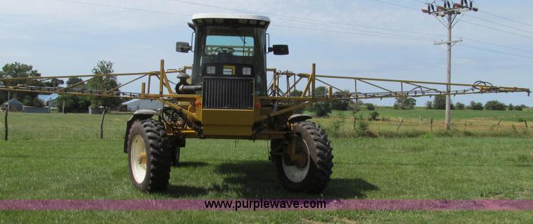 image for item G2050 1994 Ag-Chem RoGator 664 self-propelled sprayer