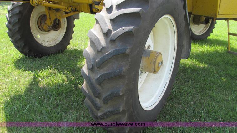 image for item G2050 1994 Ag-Chem RoGator 664 self-propelled sprayer