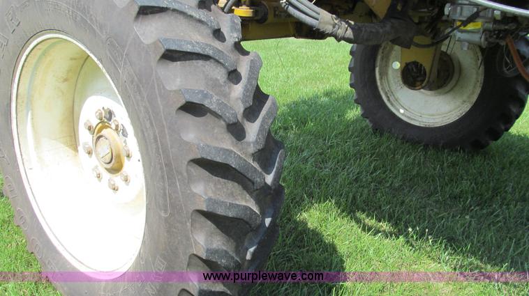 image for item G2050 1994 Ag-Chem RoGator 664 self-propelled sprayer