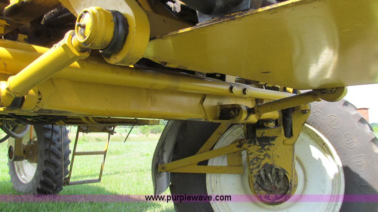 image for item G2050 1994 Ag-Chem RoGator 664 self-propelled sprayer