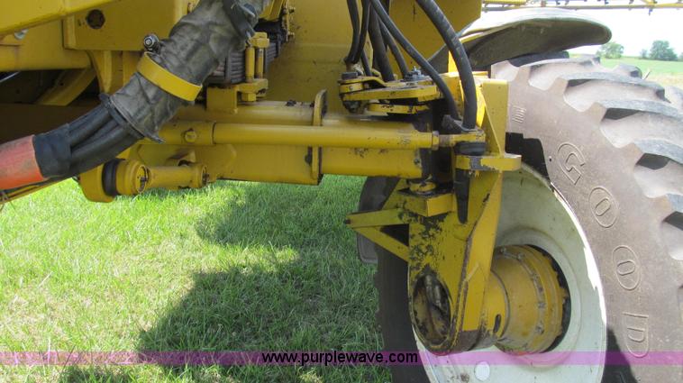 image for item G2050 1994 Ag-Chem RoGator 664 self-propelled sprayer