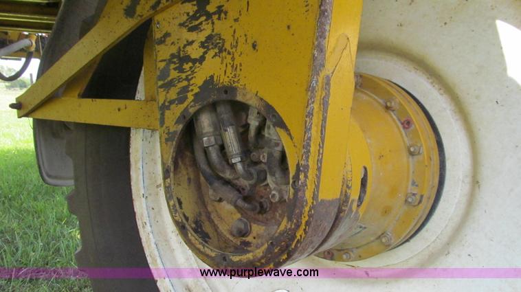 image for item G2050 1994 Ag-Chem RoGator 664 self-propelled sprayer